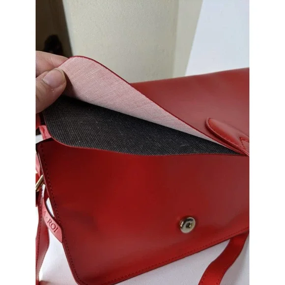 Elegant Red Women's Crossbody Bag - Picture 7 of 9
